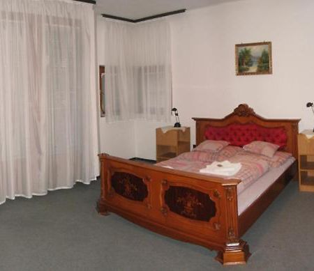 데브레첸 Nadix Panzio B&B 외부 사진